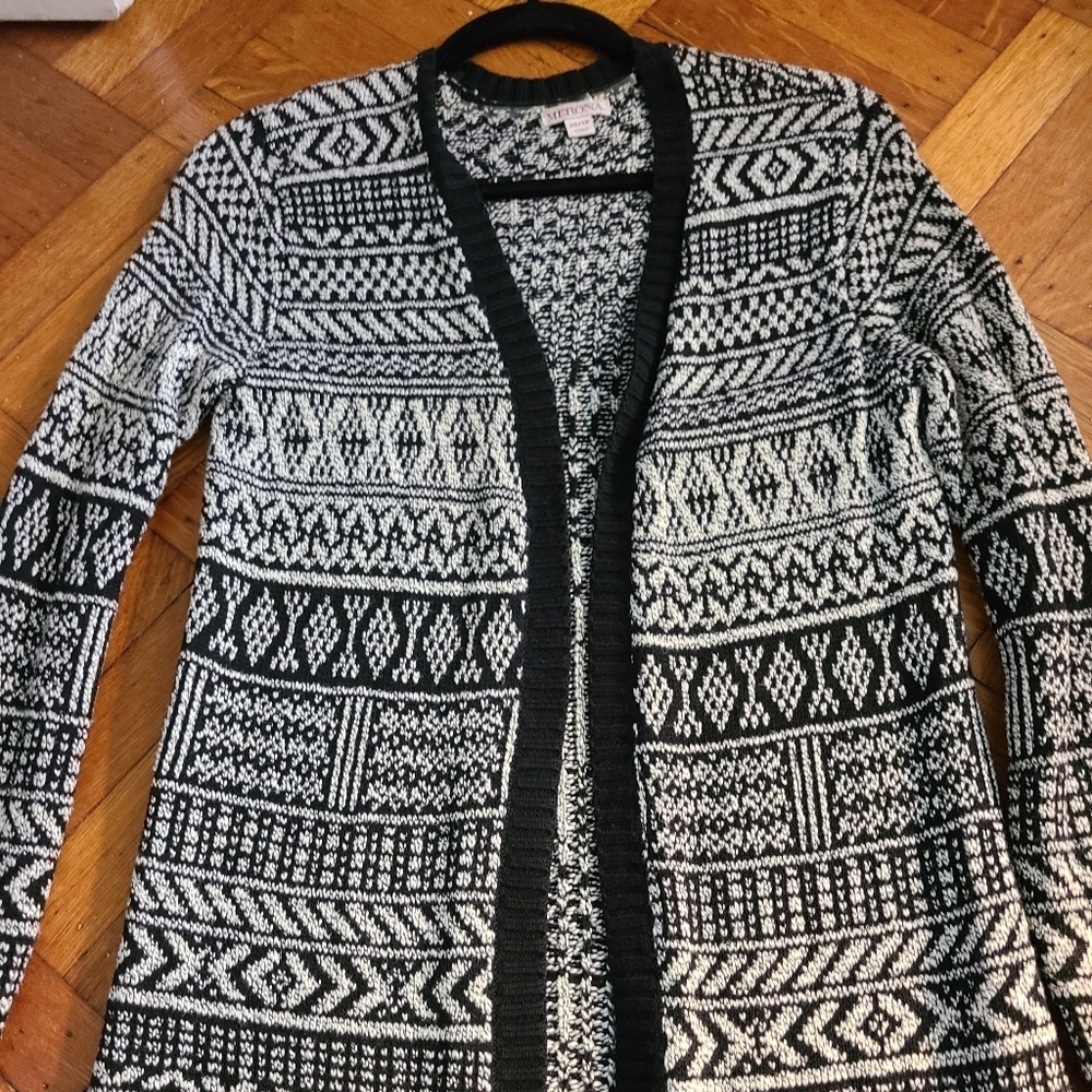 New cardigan black and white hp🔥🔥🔥🔥 - Picture 2 of 3